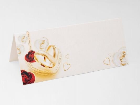 Bordkort med røde roser og ringe