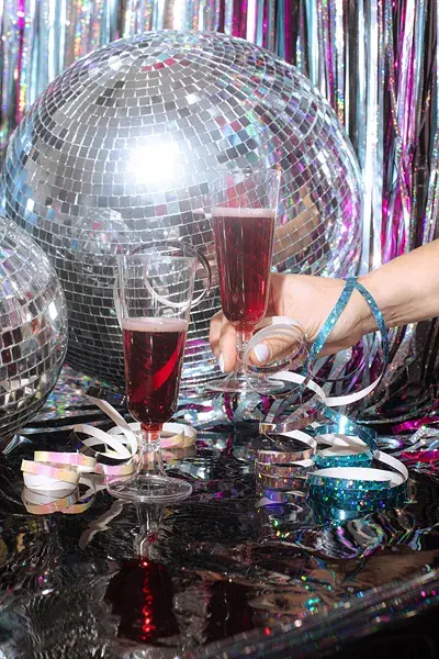 Serpentiner i holografisk lyseblå