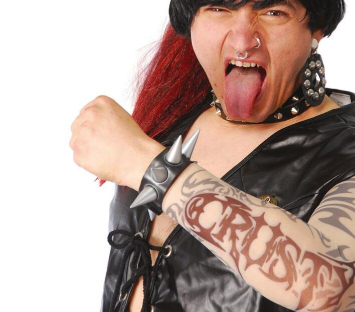 Punker armbånd med store nitter